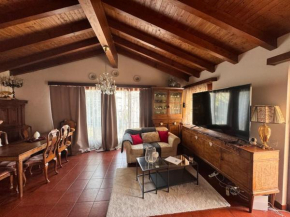 Casa indipendente con terrazzo e posto auto
